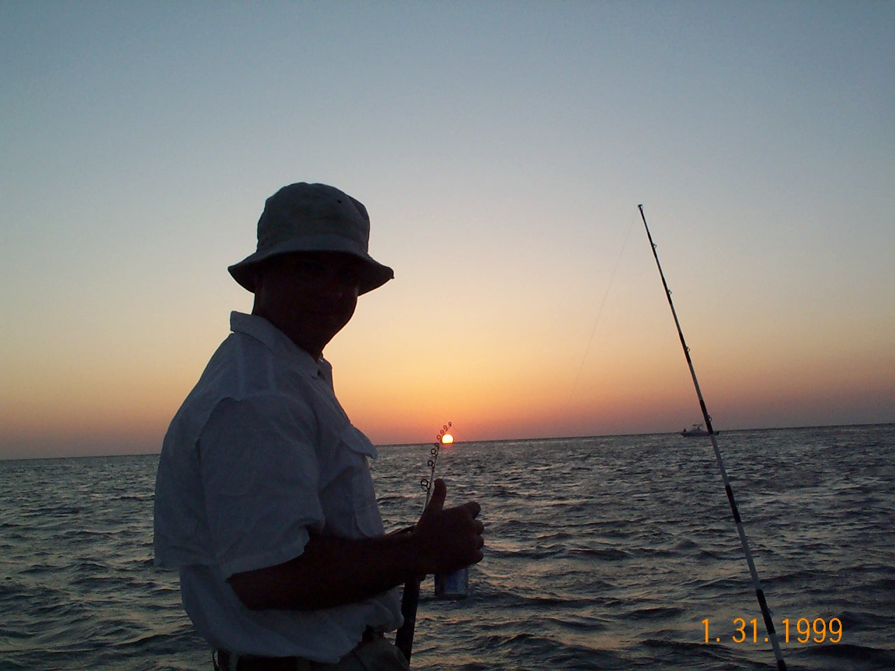 Sunset_at_Captiva_Pass_5.12.01.B.JPG